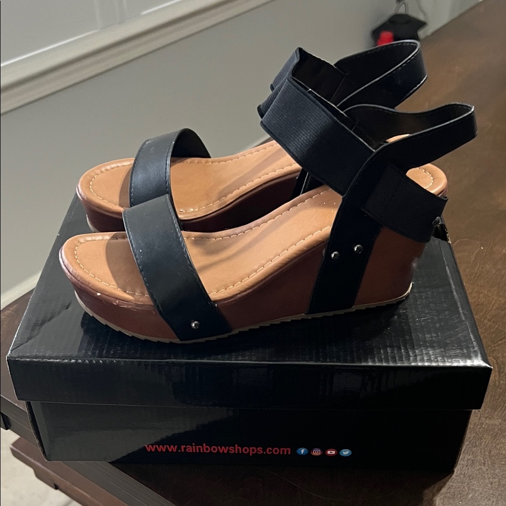 Rouge Black and Tan Wedge Sandals